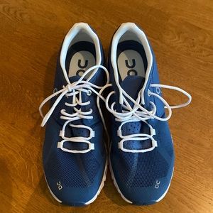 On running shoes like new, worn twice